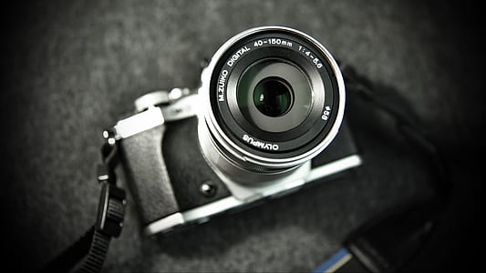 black and gray camera thumbnail