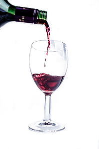 red wine pour on wineglass thumbnail