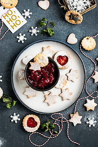biscuit with strawberry jam thumbnail