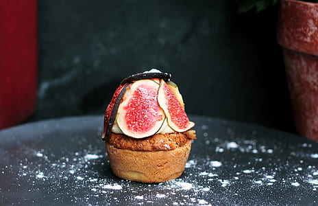 brown and red pastry shallow focus photography thumbnail