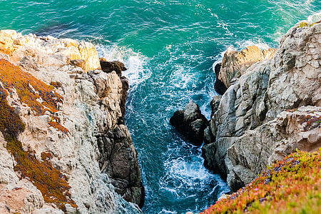 body of water between rocks thumbnail