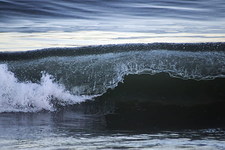 sea wave under cloudy sky thumbnail