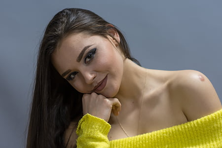 woman's face thumbnail
