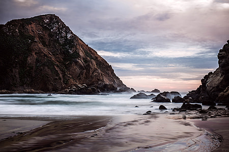 Rocky shoreline landscape in Big Sur, California thumbnail