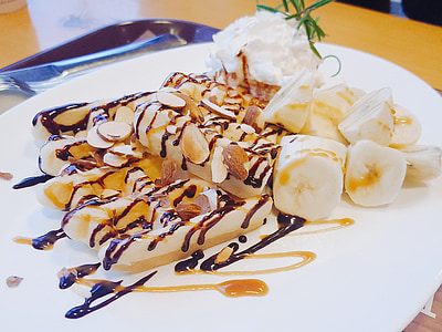 plate of banana split thumbnail