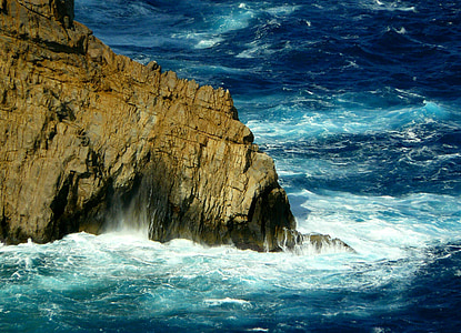 rock formation on body of water thumbnail