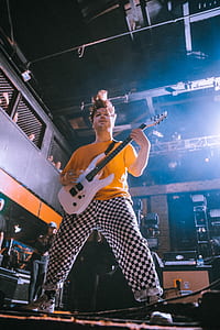 man playing electric guitar thumbnail