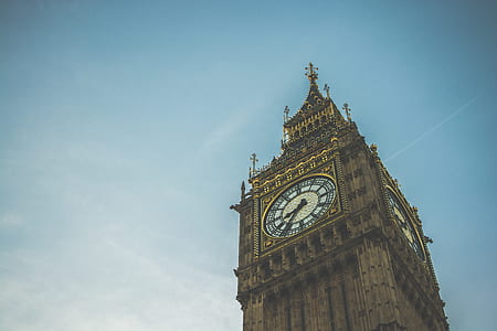 Elizabeth Tower, London under blue sky thumbnail