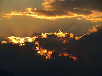 clouds during golden hours thumbnail