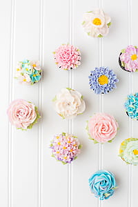 top view photography of assorted flower cupcakes thumbnail