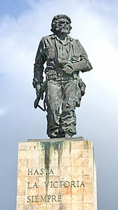 Hasta La Victoria Siempre Che Guevarra statue thumbnail