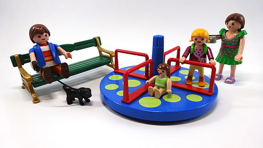 four minifigures thumbnail