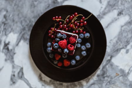 Cheesecake with blueberries and raspberries thumbnail