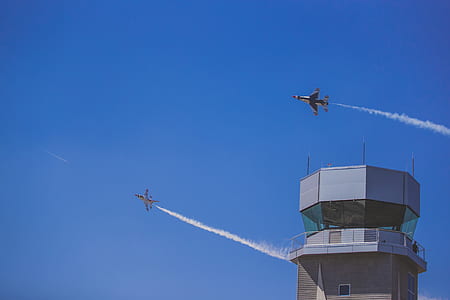 two planes flying on air thumbnail