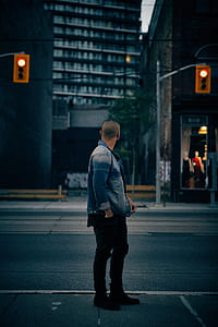 man looking at his back thumbnail