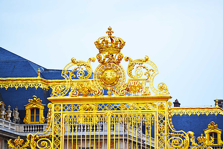 blue large building with golden gate thumbnail