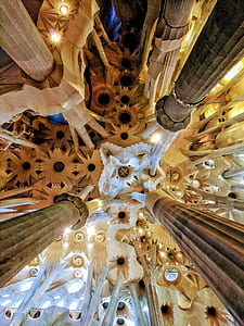 four gray columns thumbnail