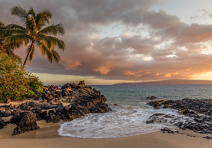 photography of sea shore and body of water thumbnail