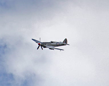 gray military aircraft on sky thumbnail