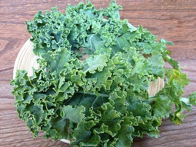 green salad on table mat thumbnail