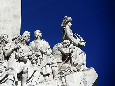 group of people statues thumbnail