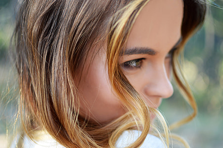 Pretty girl face thumbnail
