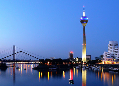 Oriental Pearl Tower, China thumbnail
