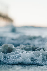 focus photo of ocean wave thumbnail