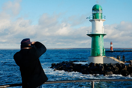Photographing the lighthouse thumbnail