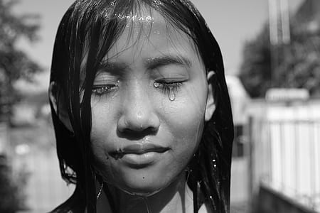 grayscale photo of a woman thumbnail