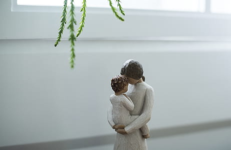 Mother And Child Figurine thumbnail