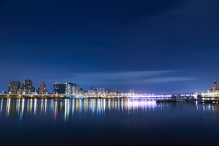 landscape photography of cityscape thumbnail