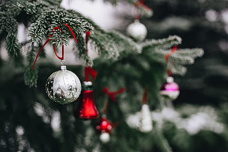 Old-fashioned Christmas tree ornaments thumbnail
