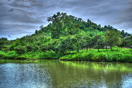 green island beside body of water thumbnail