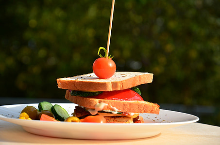 sandwich with tomatoes thumbnail