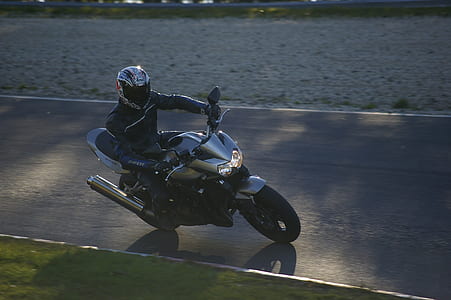 man ride on motorcycle thumbnail