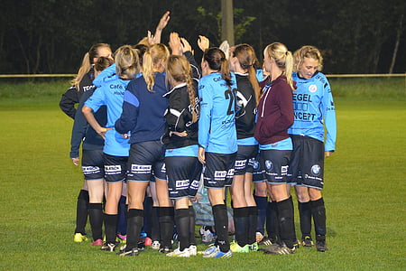 female sports team huddling thumbnail