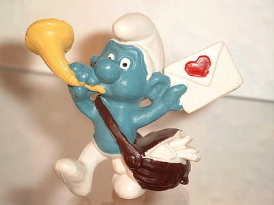 Messenger Smurf holding mailing envelope figurine thumbnail