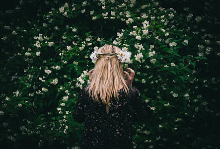 girl wearing floral headdress phoyo thumbnail