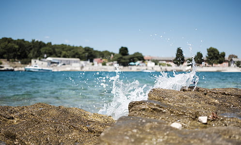 shallow focus photography of water waves thumbnail
