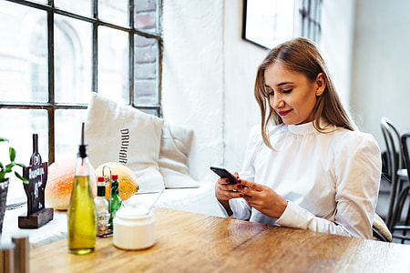 Pretty blonde woman sitting in the cafe thumbnail