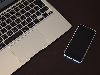 white iPhone 5c and MacBook thumbnail