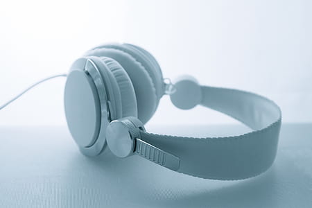 white corded headphones thumbnail