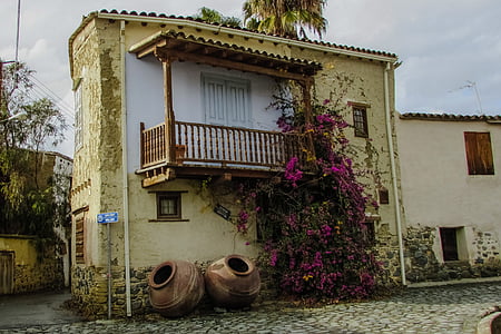 photo of a house thumbnail
