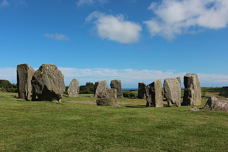 scenery of landmark structure thumbnail