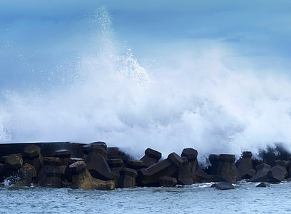 Waves crashing onto shore in Wanli Harbour in Taiwan thumbnail