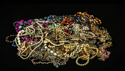 pile of assorted jewelry thumbnail