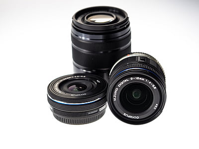 three DSLR camera lenses thumbnail