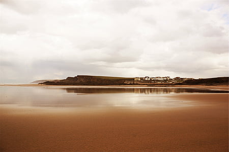 landscape photography of shore thumbnail