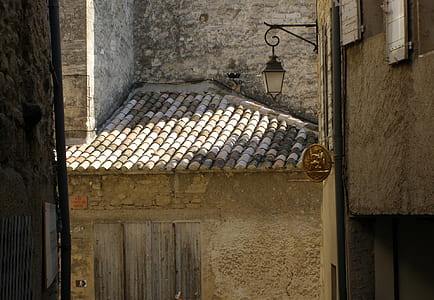 grey concrete house thumbnail